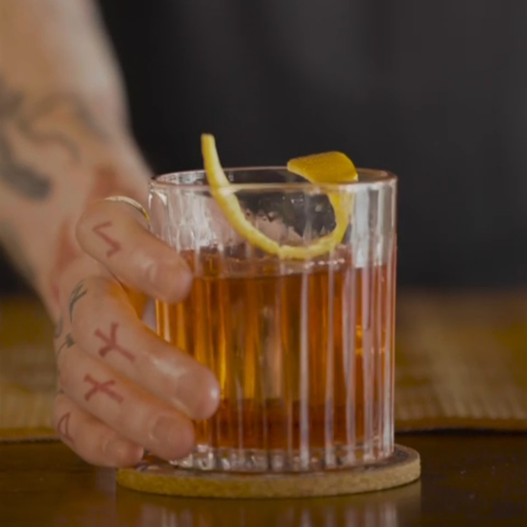 Five Caves gin cocktail serve